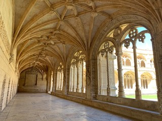 Fototapeta premium Beautiful reticulated vaulting on courtyard or cloisters of Hieronymites Monastery, Mosteiro dos Jeronimos, famous Lisbon landmark in Belem district and Unesco Heritage, Portugal