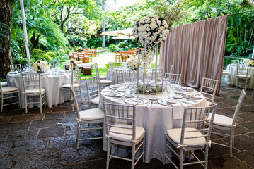 Elegant outdoors summer wedding with flowers decoration and mirrors
