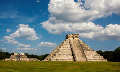 Pirámides de Chichén Itzá - obrazy, fototapety, plakaty