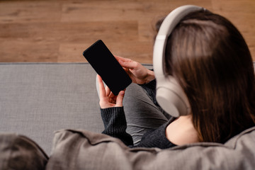 woman listening to music on mobile phone