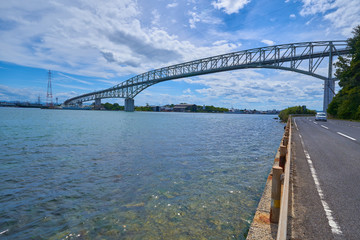 Fototapeta na wymiar 島根県松江市と鳥取県境港市をつなぐ境水道大橋を松江市側(県道2号)から見る