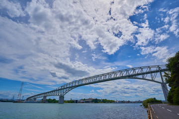 島根県松江市と鳥取県境港市をつなぐ境水道大橋を松江市側(県道2号)から見る