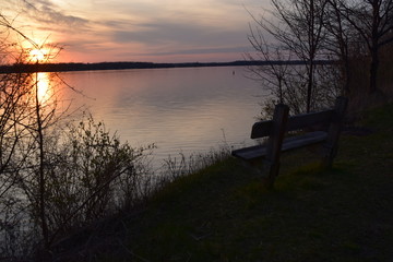 Fototapeta na wymiar sunset lakeside