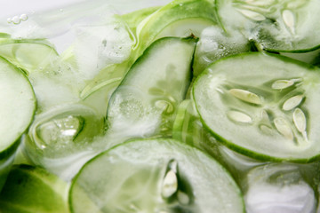 Cucumber water with ice