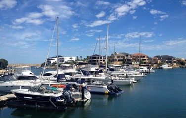 Fototapeta na wymiar boats and yachts in marina mindarie