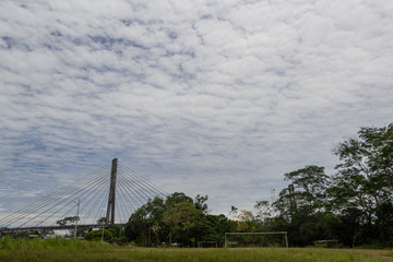 Fototapeta na wymiar Puente estructural amozónico sobre rió Aguarico en día soleado. 