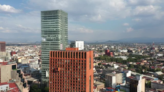 Vista a&eacute;rea del skyline y los edificios m&aacute;s representativos alrededor de la Plaza de la Rep&uacute;blica en la Ciudad de M&eacute;xico