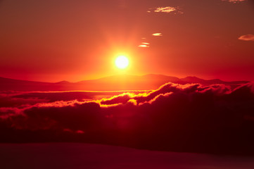 真っ赤な太陽と雲。津別峠、北海道。Abstract of sunrise and sunset with red shining sun and clouds. Tsubetsu-pass,hokkaido,japan.