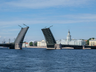 Fototapeta na wymiar Drawbridge and the Kunstkamera building in St. Petersburg, Russia