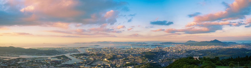 Fototapeta premium 皿倉山より望む北九州方面の夕景パノラマ