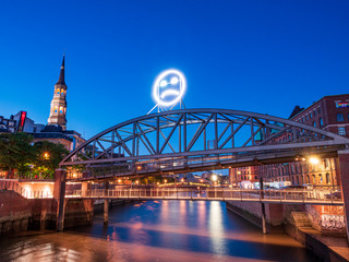 Obraz premium Hamburg City at night during summer time with golden colors