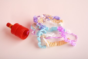 Part popper with colourful streamers
