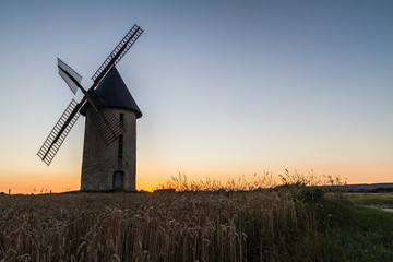 Obraz na płótnie Canvas windmill at sunset