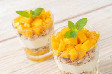 mango yogurt with granola