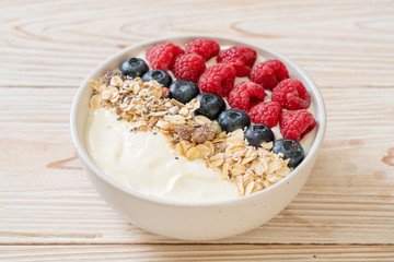 homemade yogurt bowl with raspberry, blueberry and granola