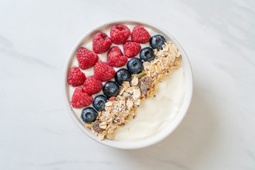 homemade yogurt bowl with raspberry, blueberry and granola