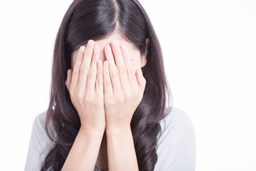 泣く女性