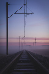 Fototapeta na wymiar Bahnstrecke am frühen Morgen