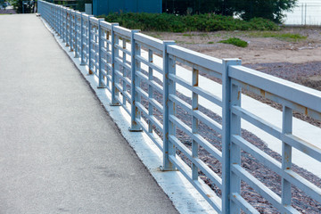 Obraz premium Metal fence on the embankment