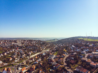 Luftaufnahme von der Stadt Höchberg mit Blick Richtung Würzburg