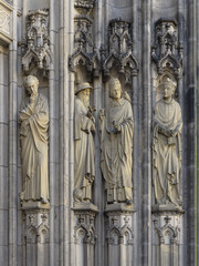 Fototapeta na wymiar Münster - Figuren an der St. Lambertikirche, Westportal, Nordrhein-Westfalen, Deutschland, Europa