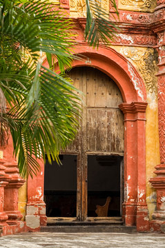 Entrada al templo de la tercera orden de San Francisco (s.XVIII).Cuernavaca. Estado de Morelos.Mexico.