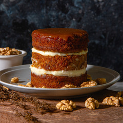 Carrot Naked Cake & Walnuts | Pastel de Zanahoria y nueces.