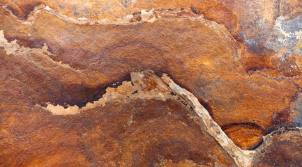 Braune Schiefer Steinplatte mit abstraktem Muster in Nahaufnahme