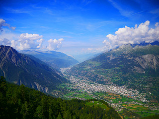 Fototapeta premium Rosswald, Schweiz: Blick auf Brig und Visp