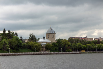 Fototapeta na wymiar View of the Church of the Exaltation of the Cross in Ternopil on the lake. Ukraine