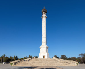 Obraz premium The Monument to the Discoverers, also known as Columna del IV Centenario, is a specimen of public art in the Spanish town of Palos de la Frontera, dedicated to the 