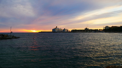 Civitavecchia, Italien: Sonnenuntergang &uuml;ber dem Meer