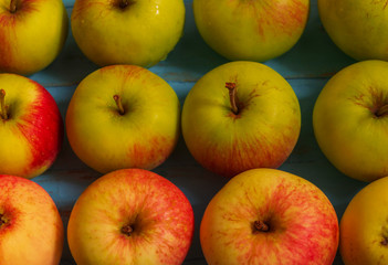 Twelve fresh juicy apples of different sizes lie in a certain order