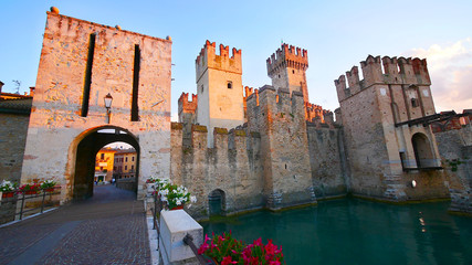 Sirmione, Italien: Die Burg am Gardasee