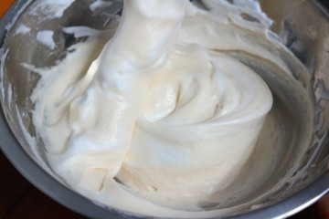 vanilla ice cream with whipped cream