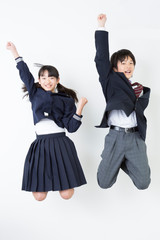 ジャンプする中学生