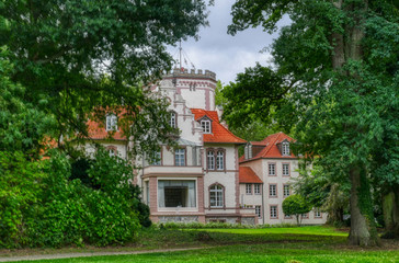 Historisches Forsthaus in einem Landschaftsgarten bei Erkrath
