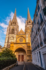 Fototapeta na wymiar Cathedral of Santa Maria in the old part of the city of Bayonne, Pyrenees Atlantiques. France