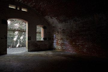 Obraz premium 破壊された軍事施設の廃墟