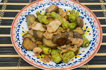 ナスとシシトウの肉味噌炒め