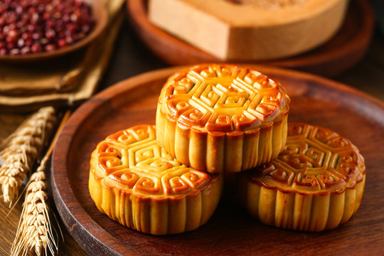 Chinese traditional mid autumn festival moon cake in wooden plate