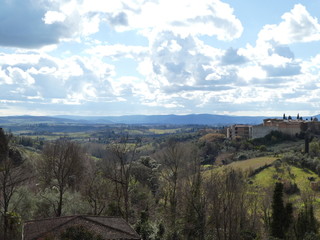 Naklejka premium Nuvole delle colline del chianti