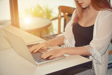woman working on laptop with soom finger.