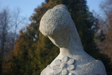Rzeźba dziewczyny znajdująca się w Parku Śląskim w Chorzowie.