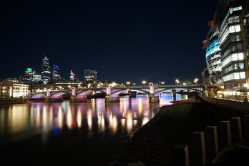 Fototapeta na wymiar night view of the Thames