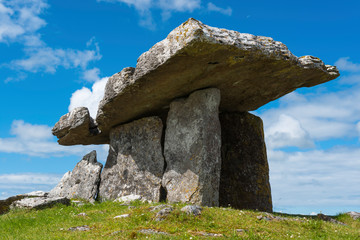 Poulnabrone dolmen in the Burren area of County Clare, Republic of Ireland. - obrazy, fototapety, plakaty