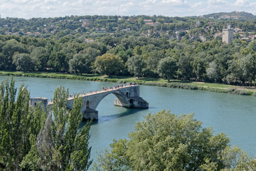 Le pont Saint-Bénézet ou pont d'Avignon vu d'Avignon - Vaucluse - France