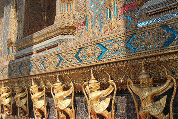 Obraz premium buddhist temple (wat phra kaeo) in bangkok (thailand)