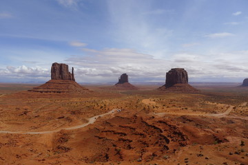 Naklejka premium View desert and 3 standing rocks - Monument valley 