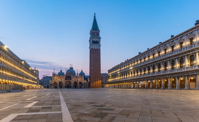 Fototapeta na wymiar Campanile & Basilica di San Marco